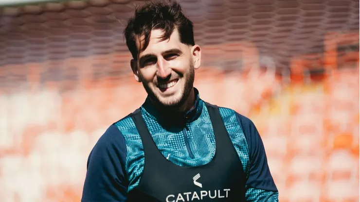 Franco Ravizzoli, arquero argentino en el ascenso inglés: “Acá dicen que será Inglaterra contra la FIFA”