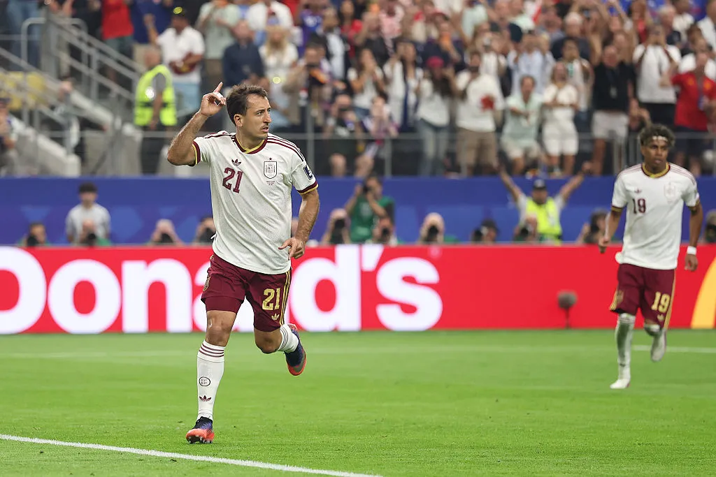 Mikel Oyarzabal abrió la cuenta para el triunfo de España. (Getty)