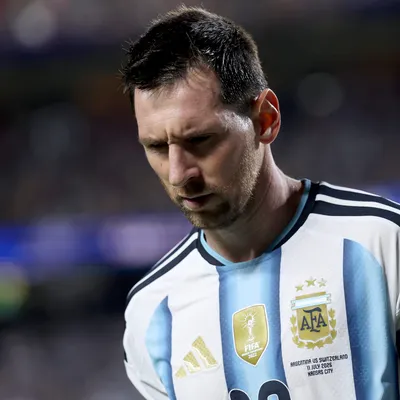 "Si supiera como parar a Messi, sería el mejor"