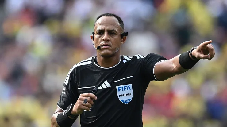 Ismail Elfath es el árbitro de la semifinal entre Argentina e Inglaterra.