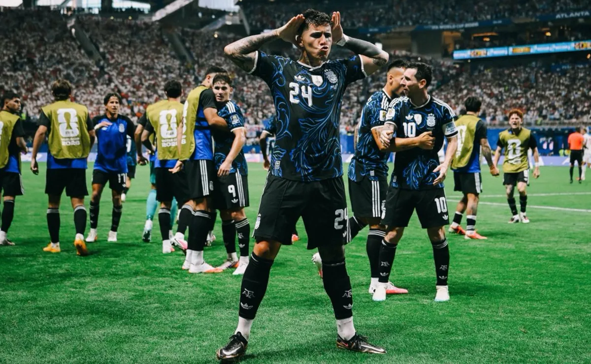 En plena tristeza inglesa, Chelsea celebró el gol de Enzo Fernández en