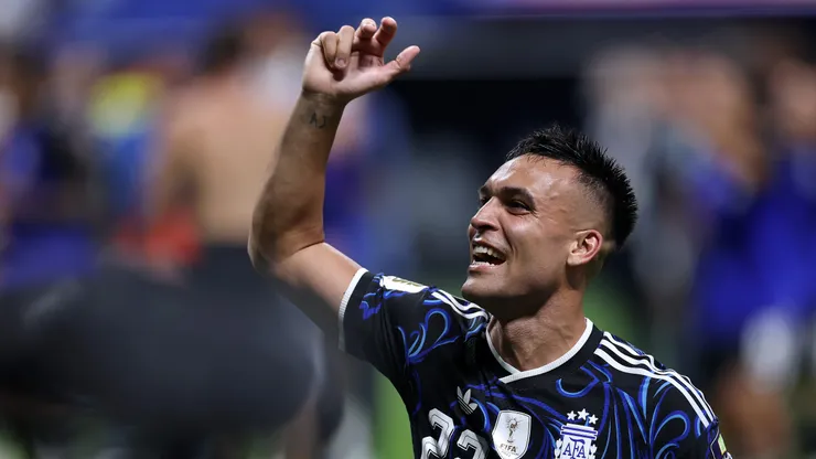 Lautaro Martínez celebra el 2-1 de Argentina ante Inglaterra.