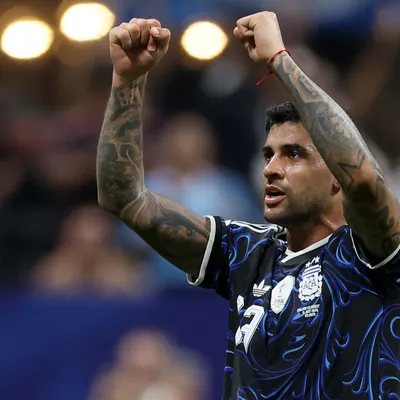 Cuti Romero no se olvidó de Gary Neville y lo liquidó tras eliminar a Inglaterra: “Espero no ser tan estúpido cuando me retire”