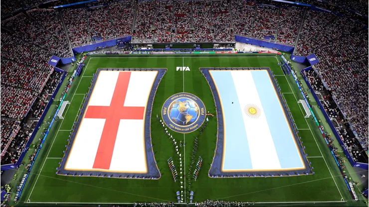 Alexis Mac Allister dijo que entre los jugadores empezaron a cantar el himno más fuerte ante los abucheos de los ingleses.