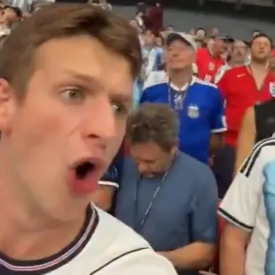 Un inglés indignado mostró desde adentro cómo los argentinos taparon el himno
