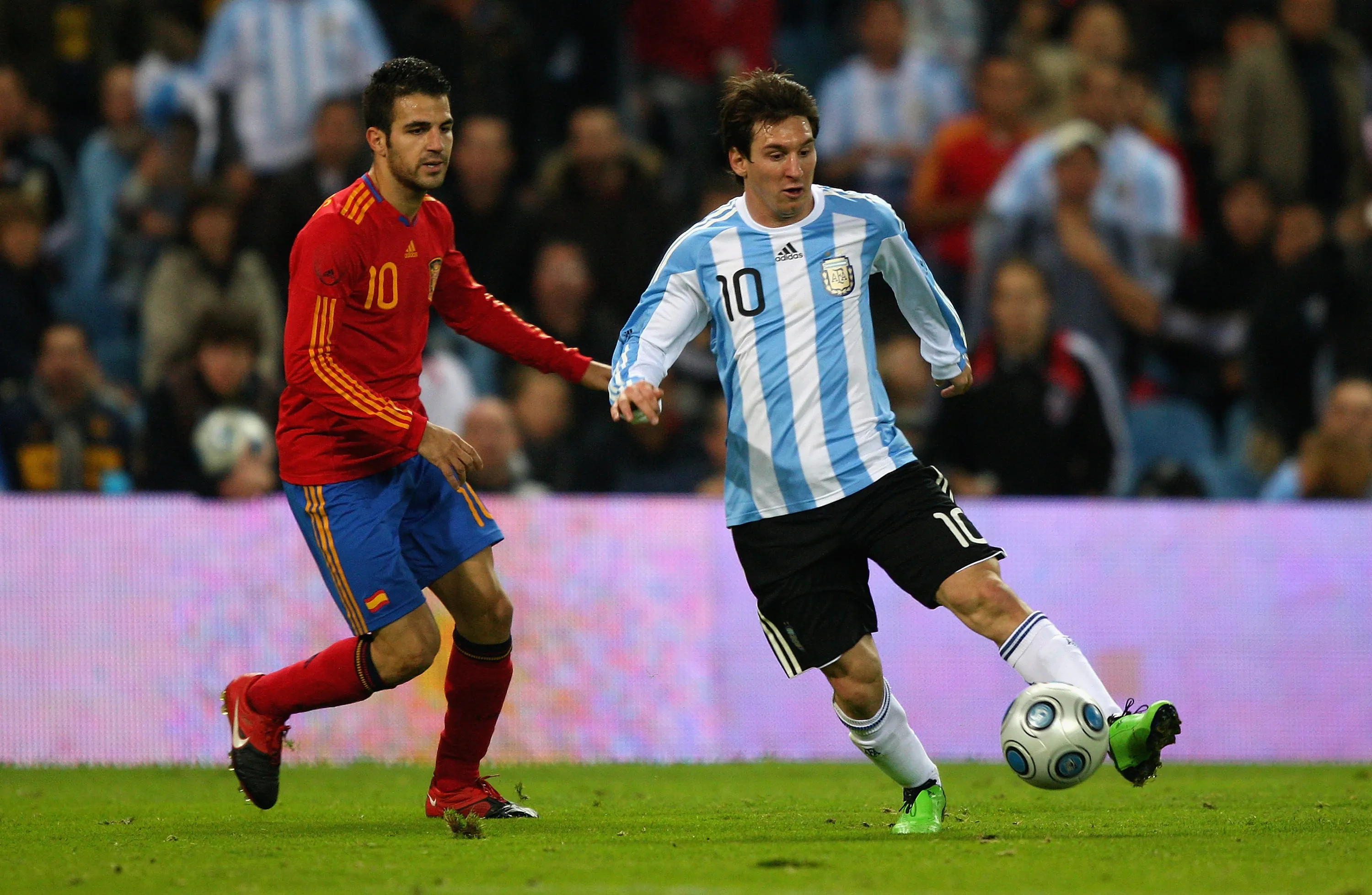 16 años pasaron del último partido de Messi contra España.