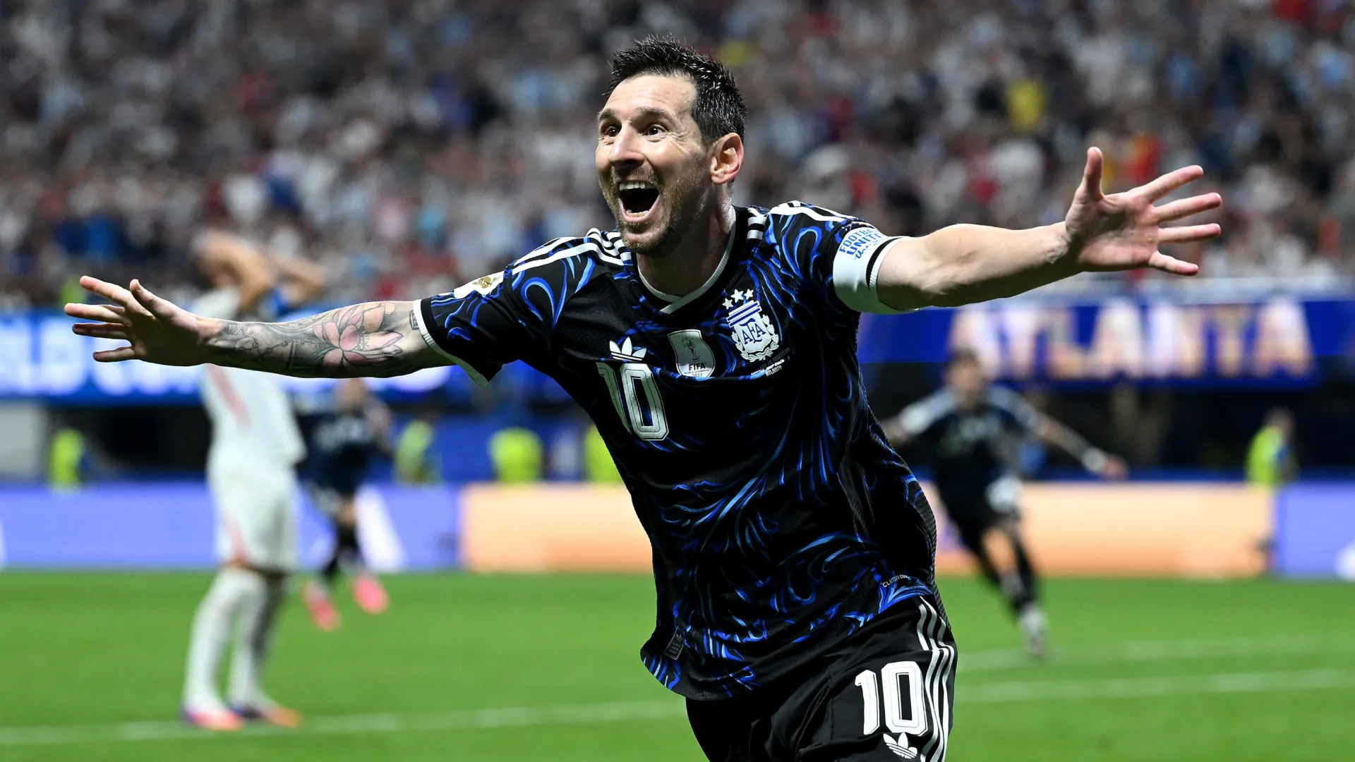 Messi en el triunfo ante Inglaterra