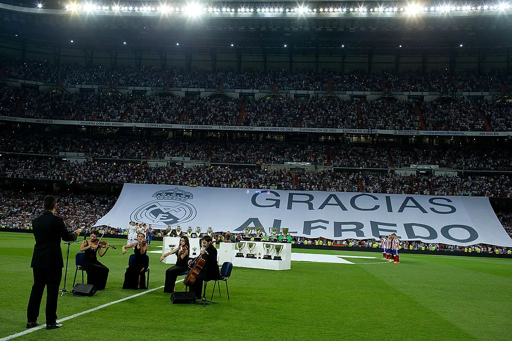 Homenaje a Di Stéfano en el Bernabeu. Foto Gonzalo Arroyo Moreno/Getty Images.