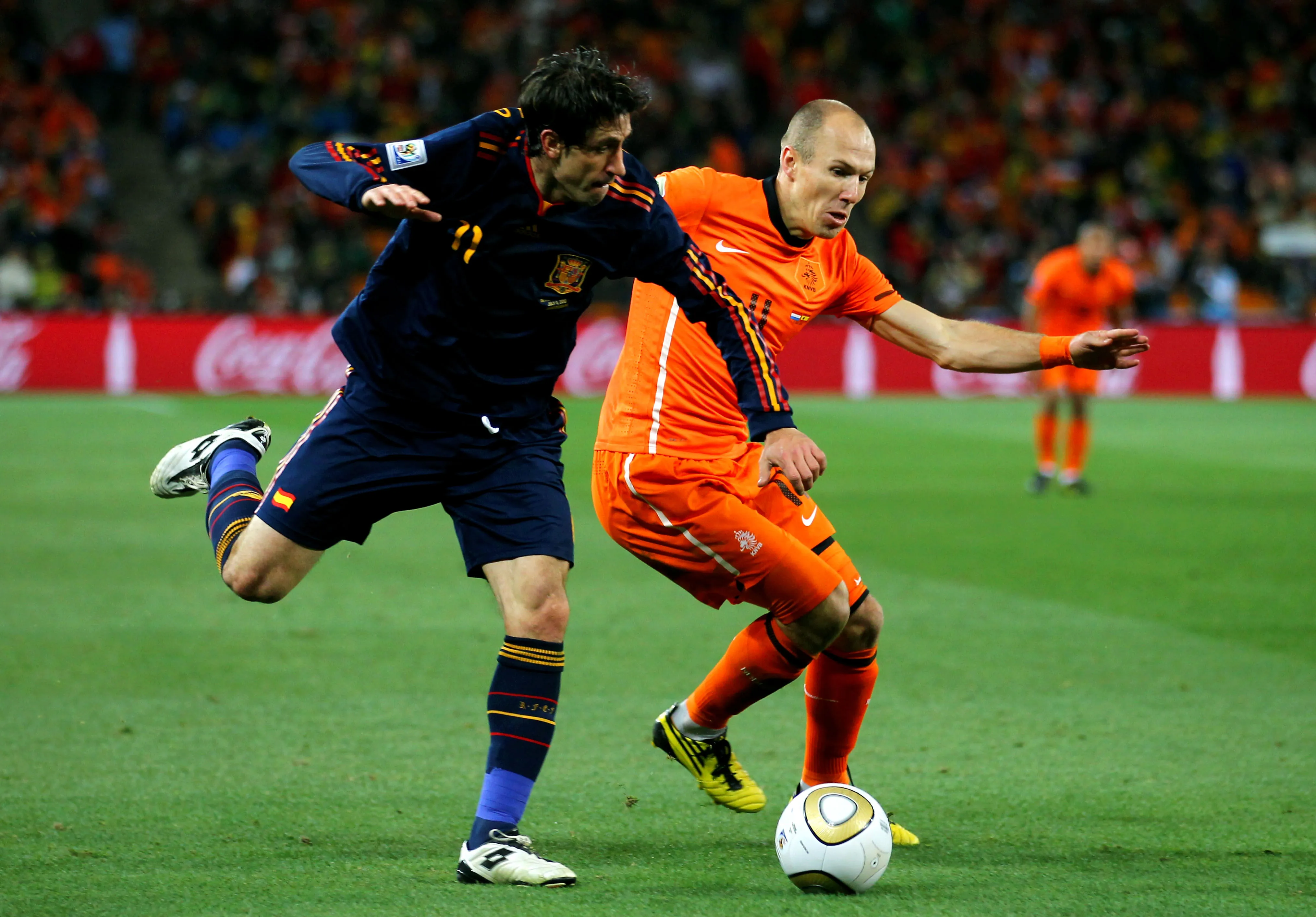 Capdevilla ante Robben en la final del Mundial 2010. (Foto: Getty).