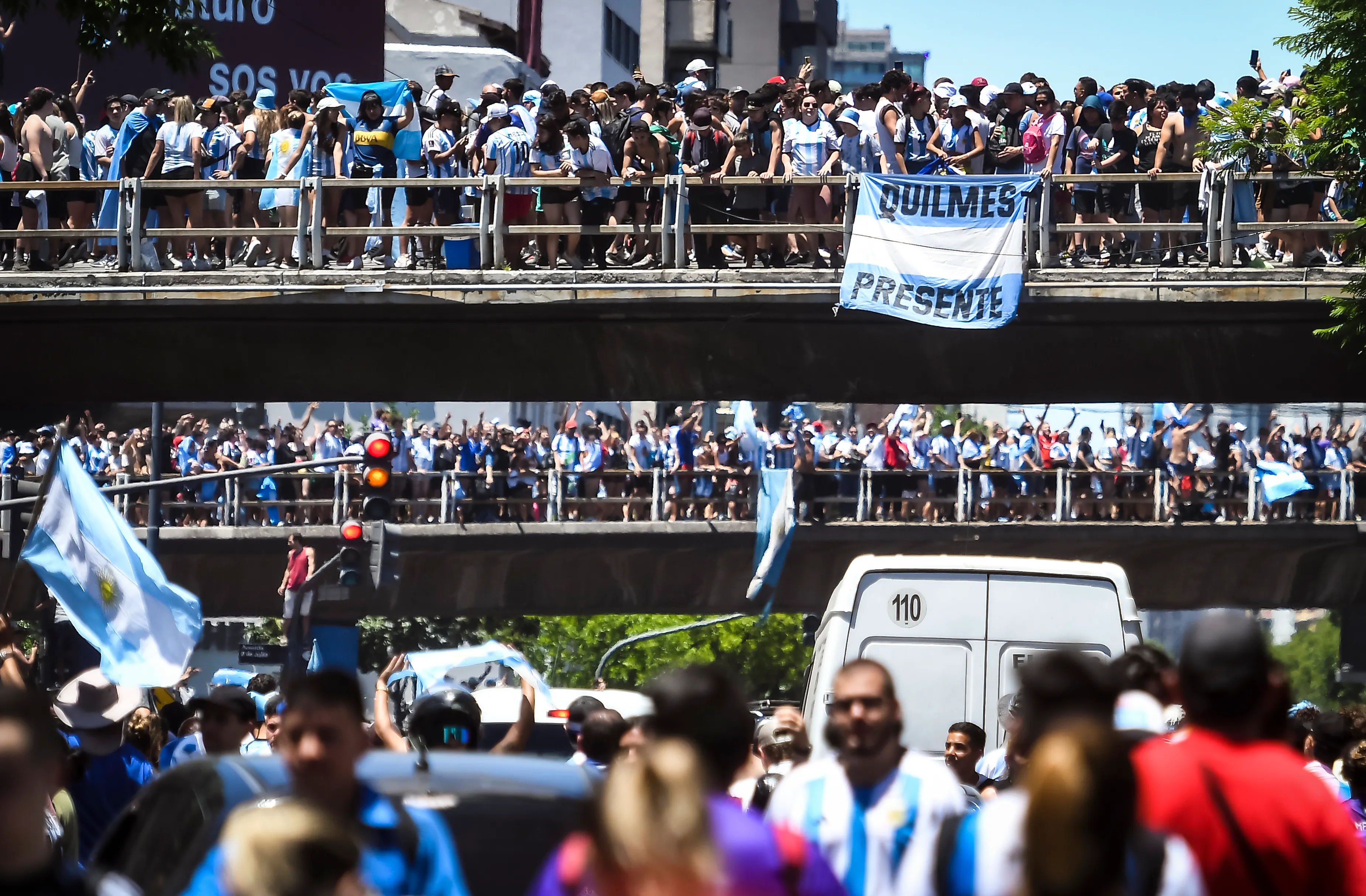 En 2022, los hinchas se subieron a la autopista para festejar. (Foto: Getty).