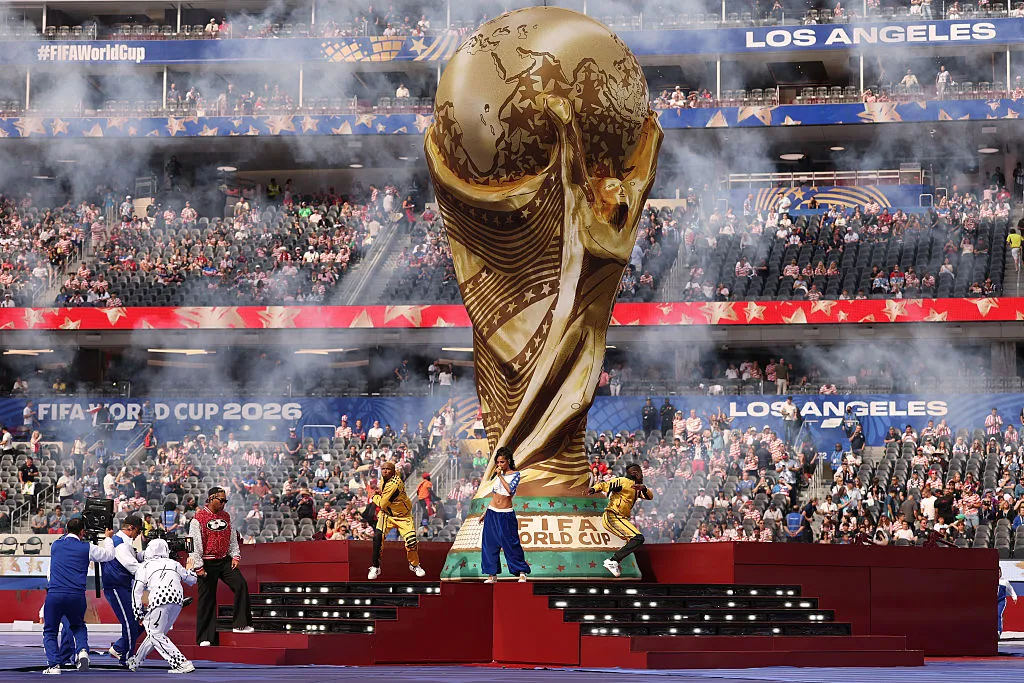 El trofeo de la Copa del Mundo 2026 en la inauguración de Estados Unidos. (Getty Images)