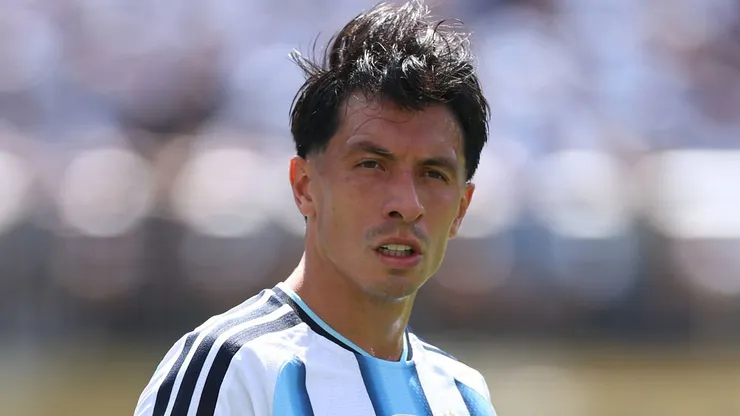 Lisandro Martínez salió lesionado.