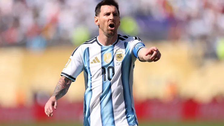 Lionel Messi en acción ante España.