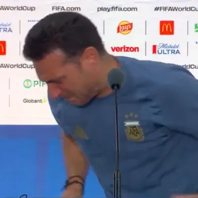 Scaloni rompió en llanto y tuvo que abandonar la conferencia