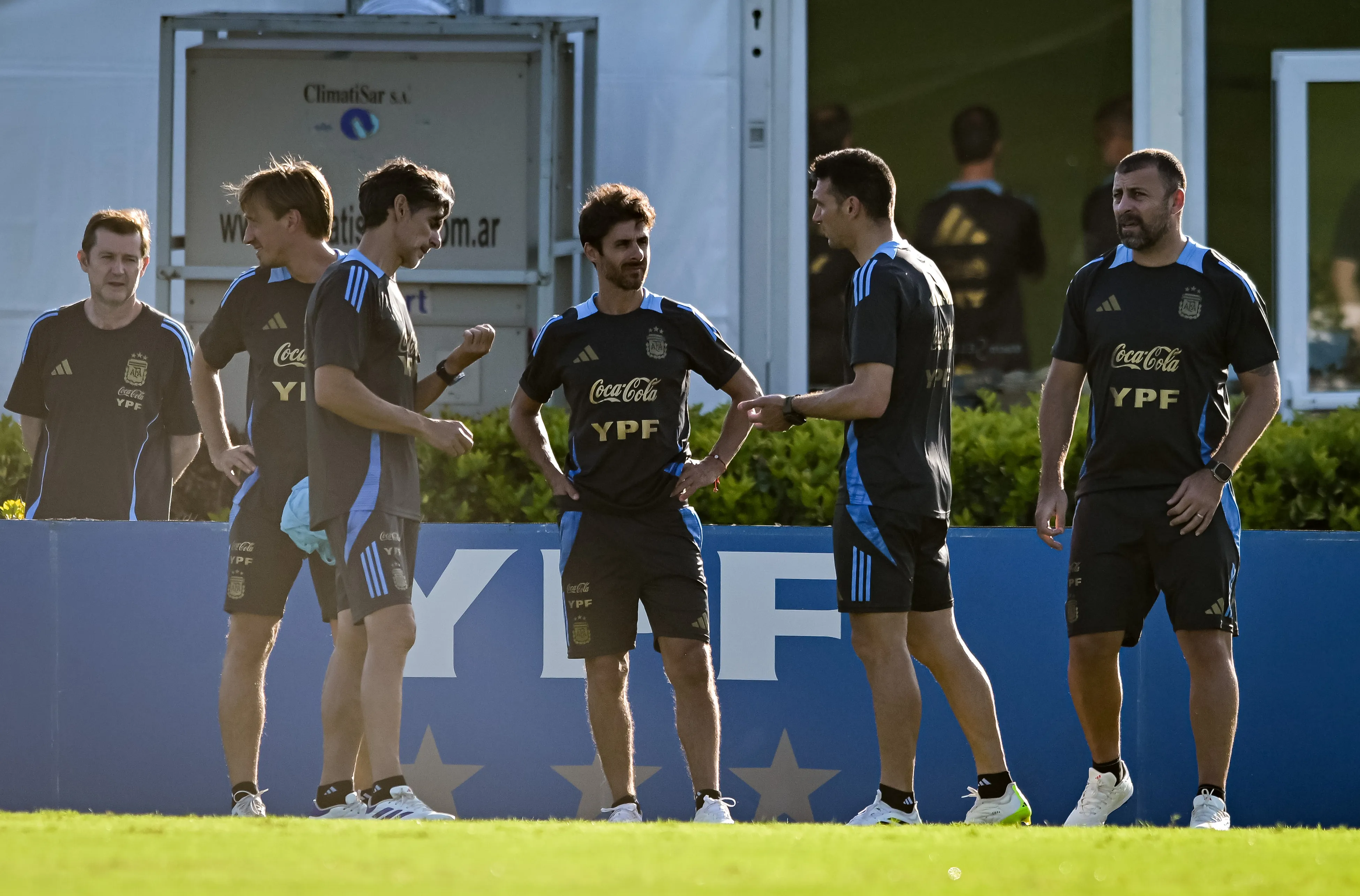 El cuerpo técnico de Scaloni. (Foto: Getty)