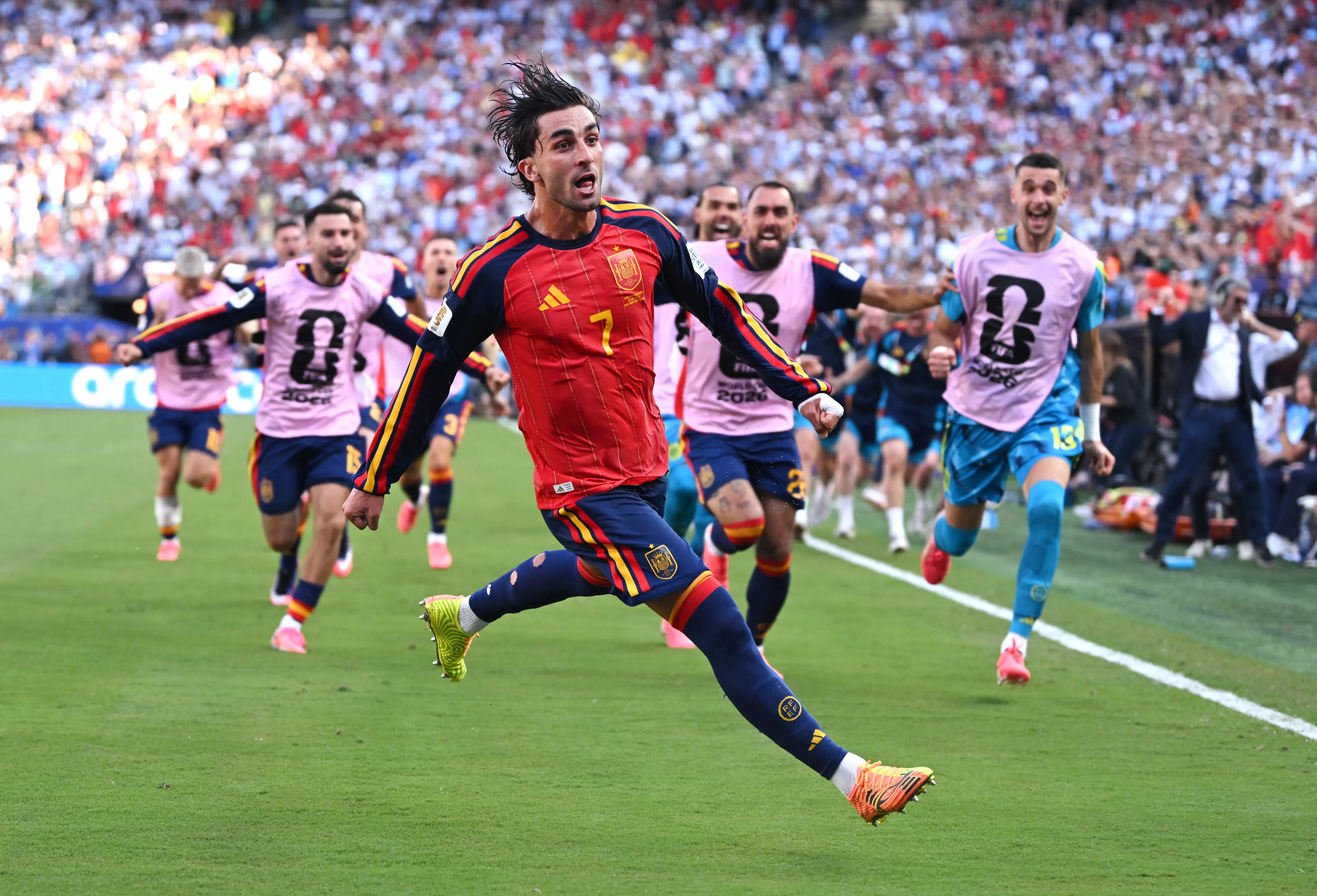 Ferrán Torres celebra el gol que le dio a España su segunda estrella (Getty)