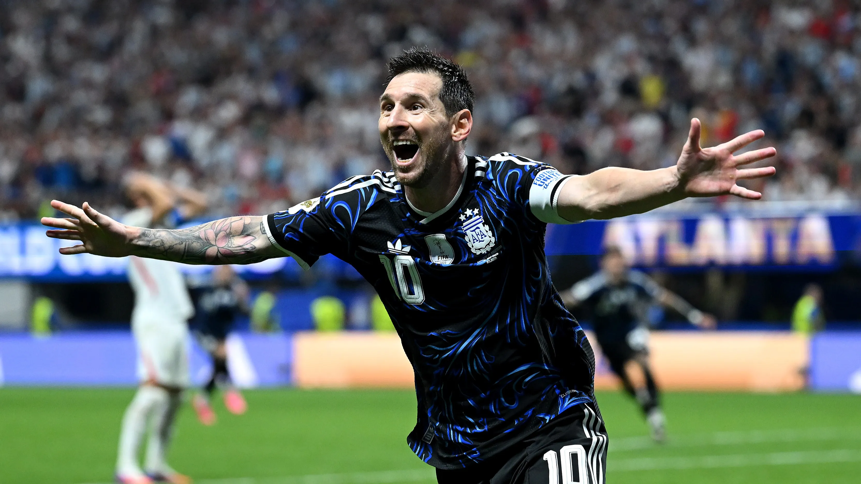 Messi celebra el 2 a 1 agónico que anotó Lautaro Martínez en las semis contra Inglaterra (Getty)