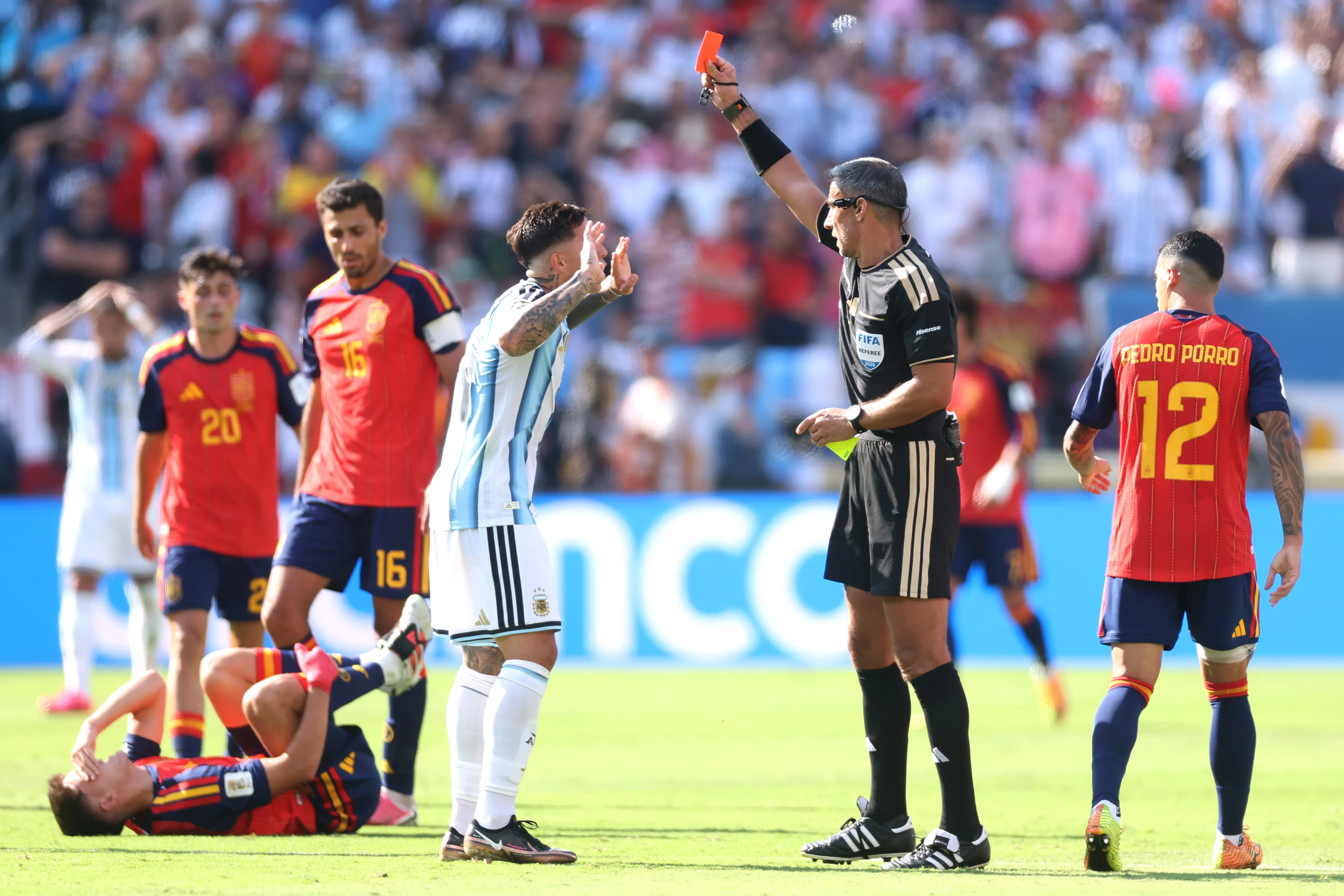 La expulsión de Enzo Fernández en la final (Getty)