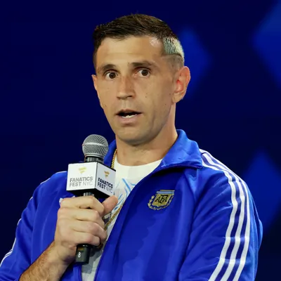 Dibu puso en duda su continuidad en la Selección