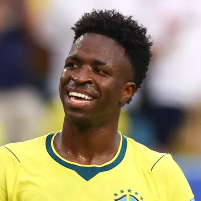 Vinícius mostró su impactante cambio físico tras realizarse una armonización de quijada