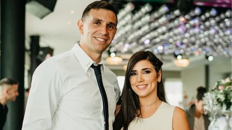 Dibu Martínez y su pareja, Mandinha Martinez.
