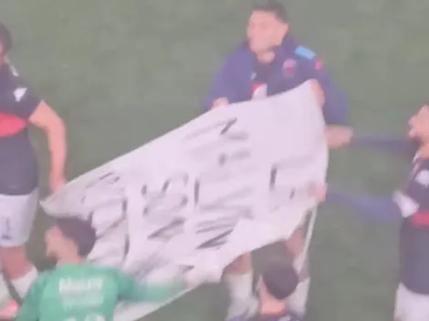 Los jugadores de Tigre mostraron una bandera de Malvinas Argentinas en Uruguay