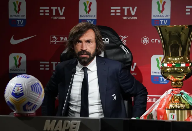 Pirlo dirige en Emiratos Árabes, pero estaría dispuesto a agarrar Italia. (Getty)
