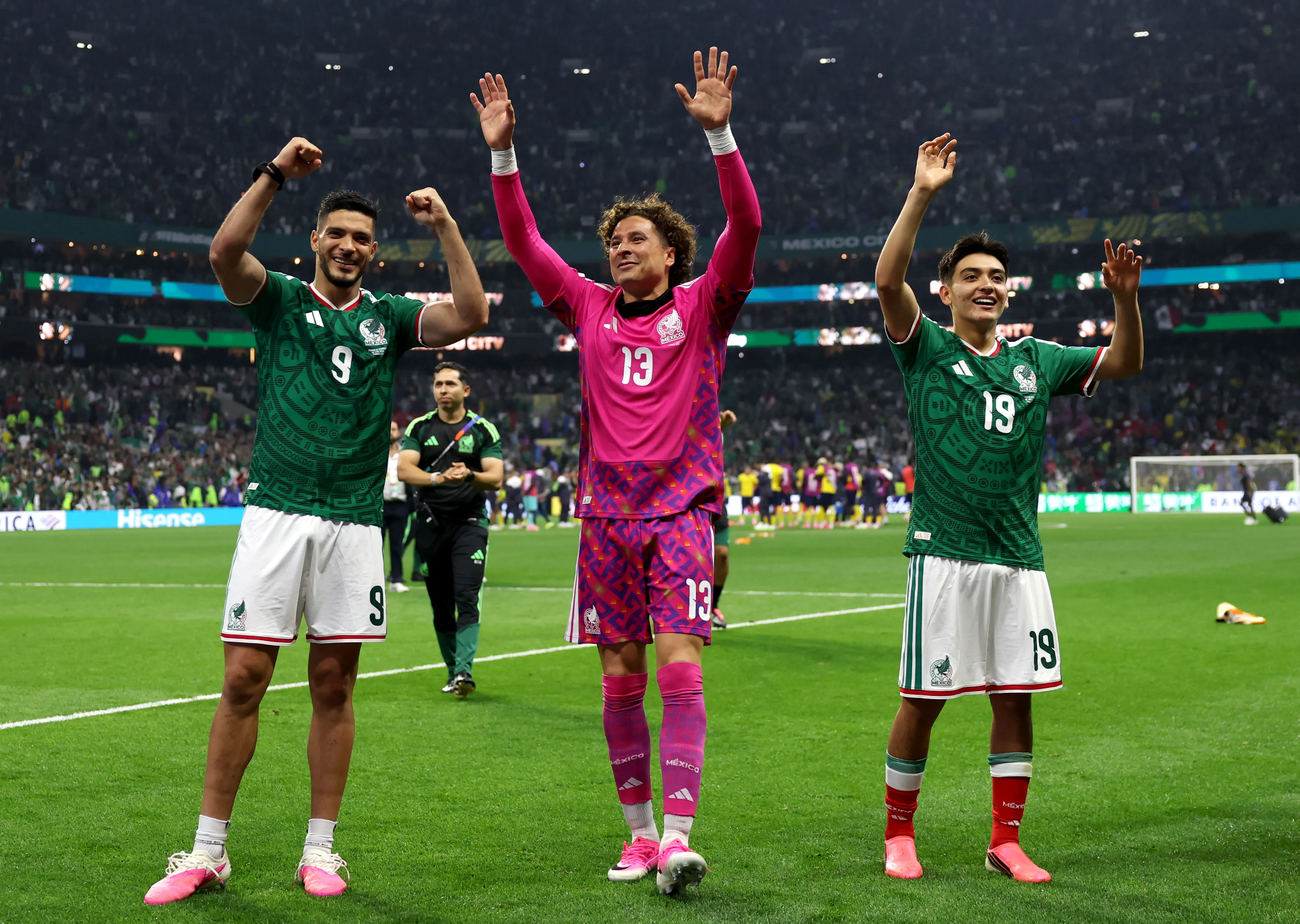 Guillermo Ochoa disputó su sexto Mundial ingresando ante República Checa (Getty Images).