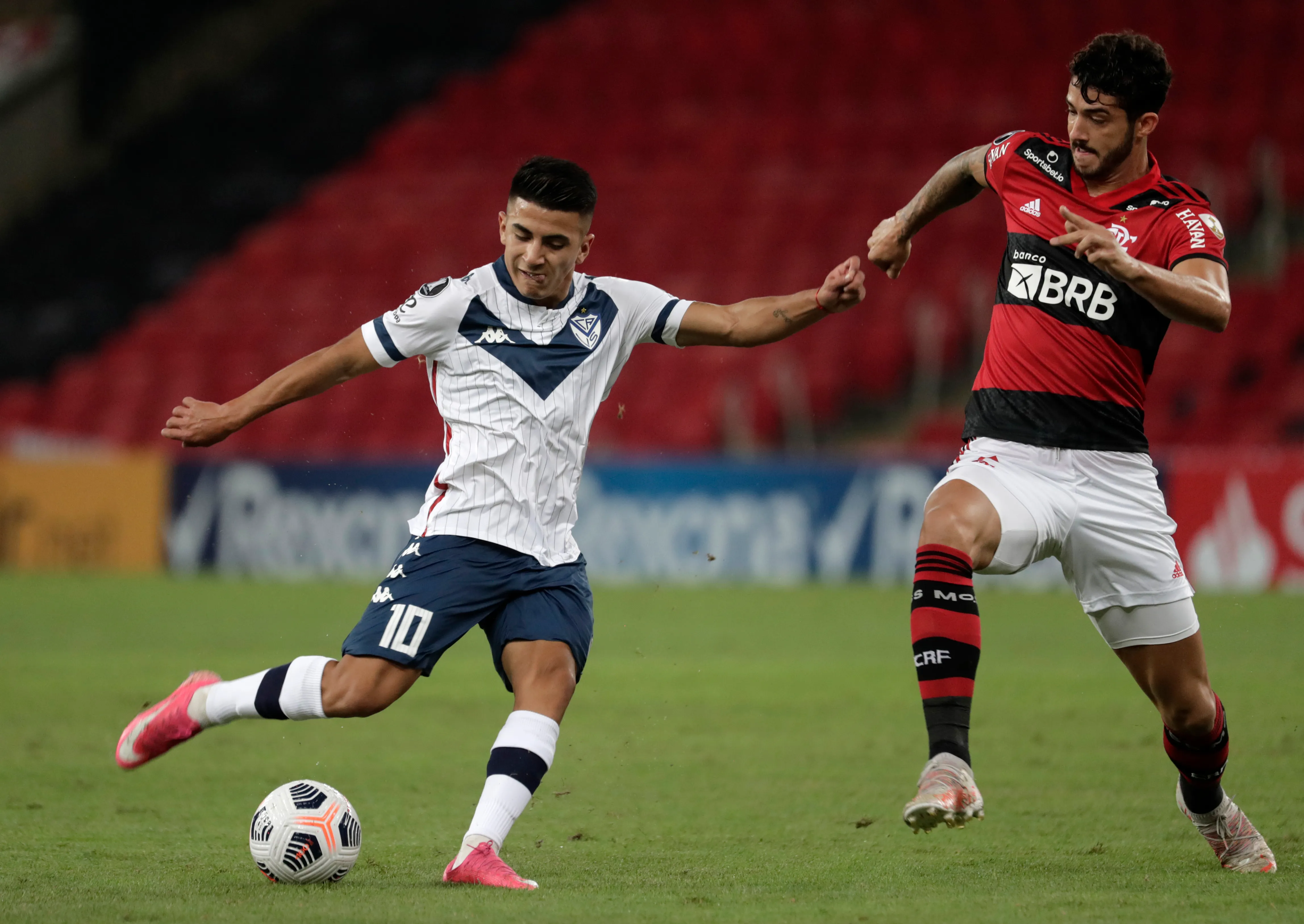Thiago Almada en 2019 enfrentando a Flamengo, posiblemente su próximo club. Getty Images.