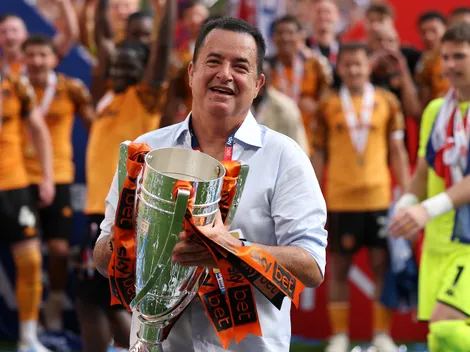El Presidente de un club de la Premier League anunció 3 fichajes y anticipó 11 refuerzos más vía redes sociales