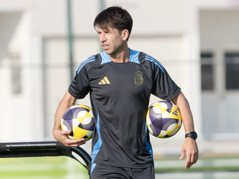 Placente está dirigiendo el torneo de L’Alculdia. Foto AFA.