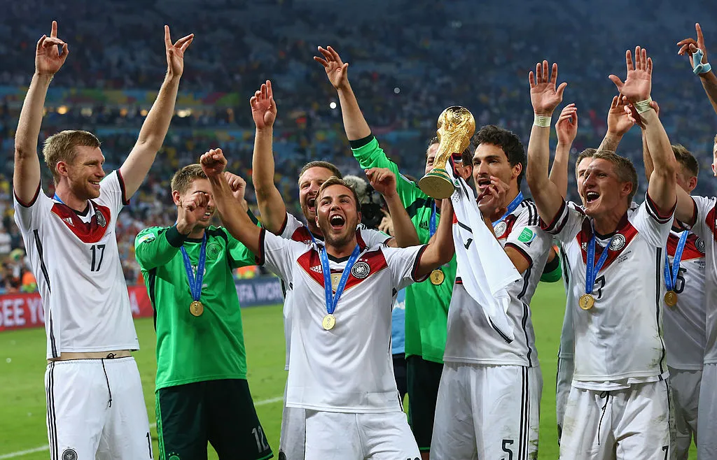 Mertesacker, parte del plantel campeón del mundo en Brasil, el último gran logro de Alemania. (Getty)