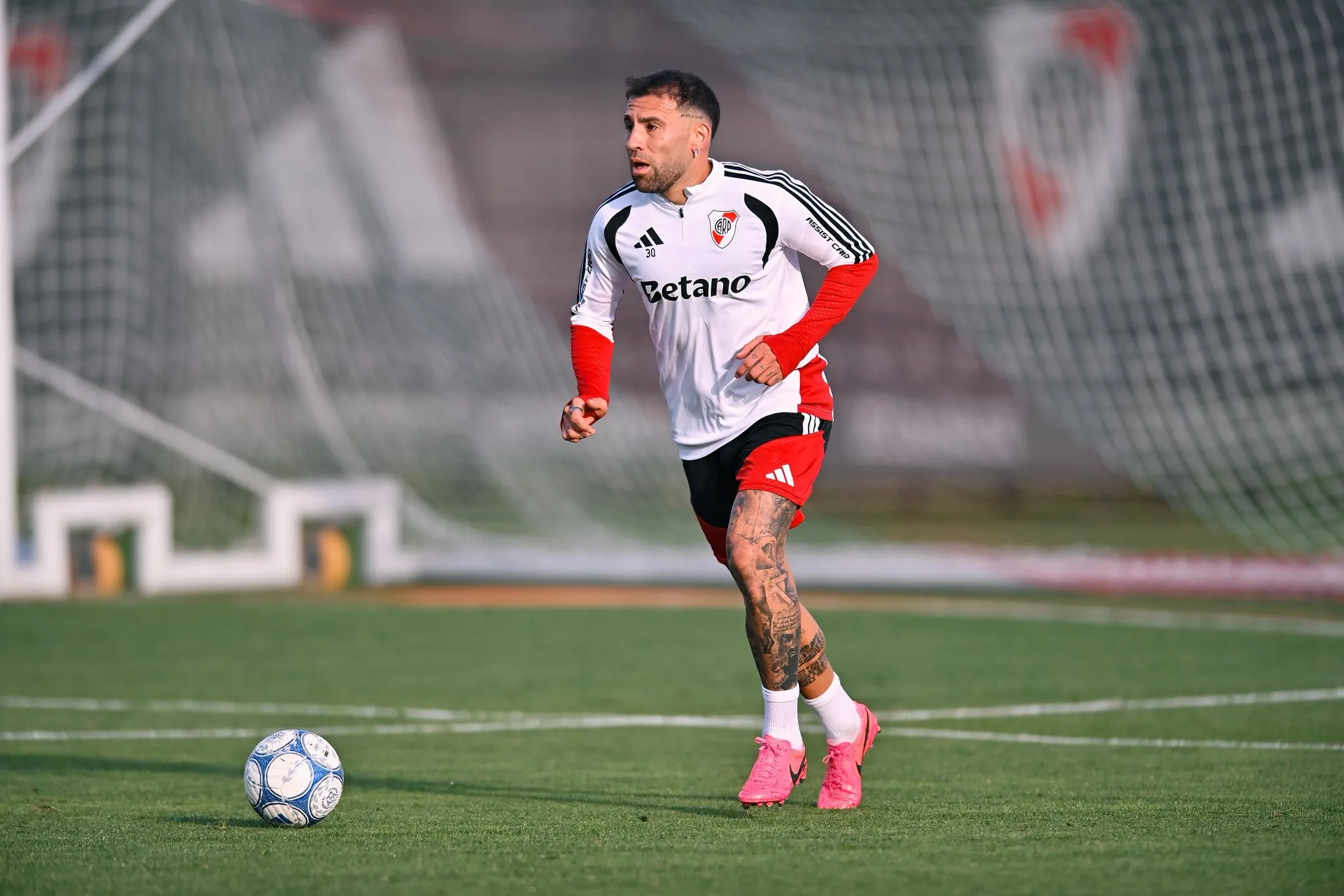 Nicolás Otamendi tendrá su estreno en River. (Foto: Prensa River).