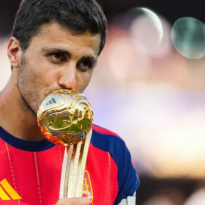 Barcelona y PSG se suman a Real Madrid por el fichaje de Rodri: la postura de Manchester City