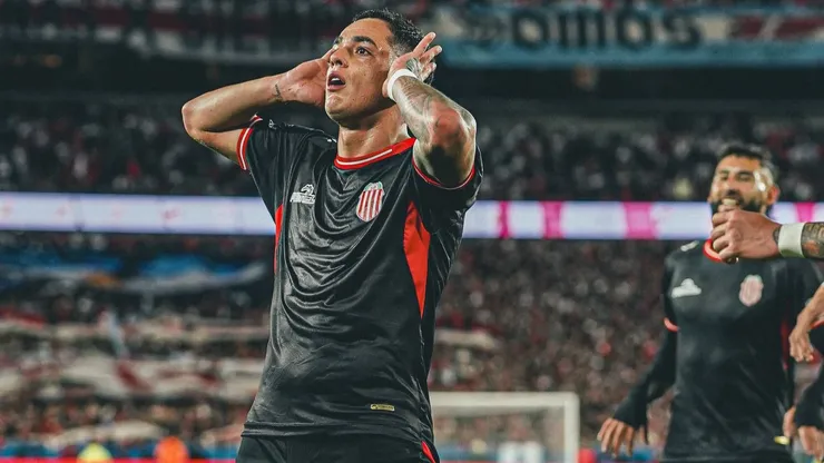 Gonzalo Morales festeja su gol ante River.