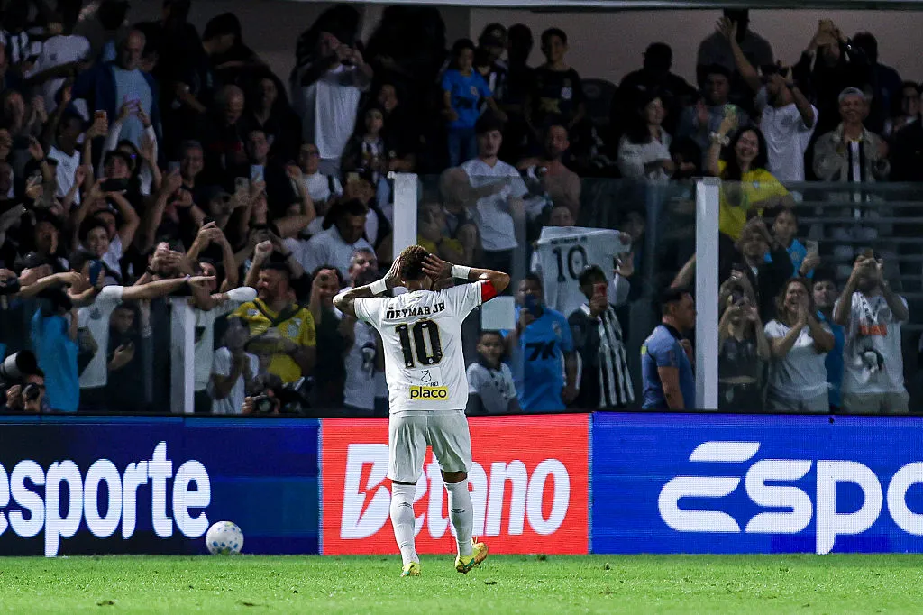 Neymar volvió, metió un doblete y generó problemas en el vestuario. (Getty)