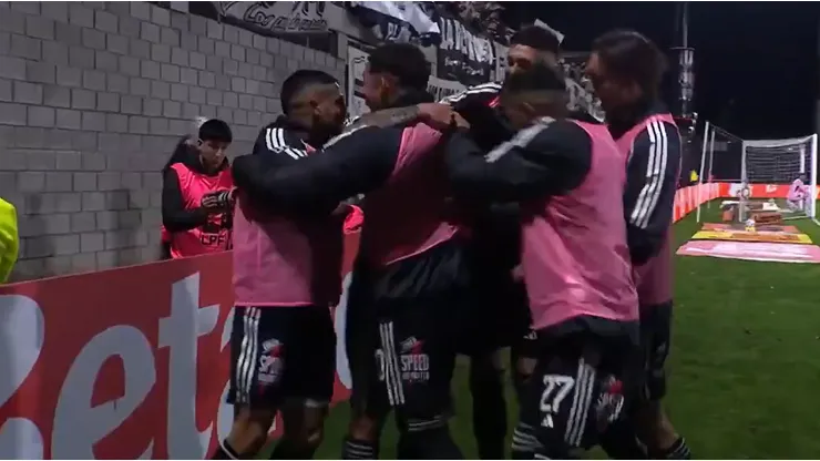 El festejo de todo Deportivo Riestra.