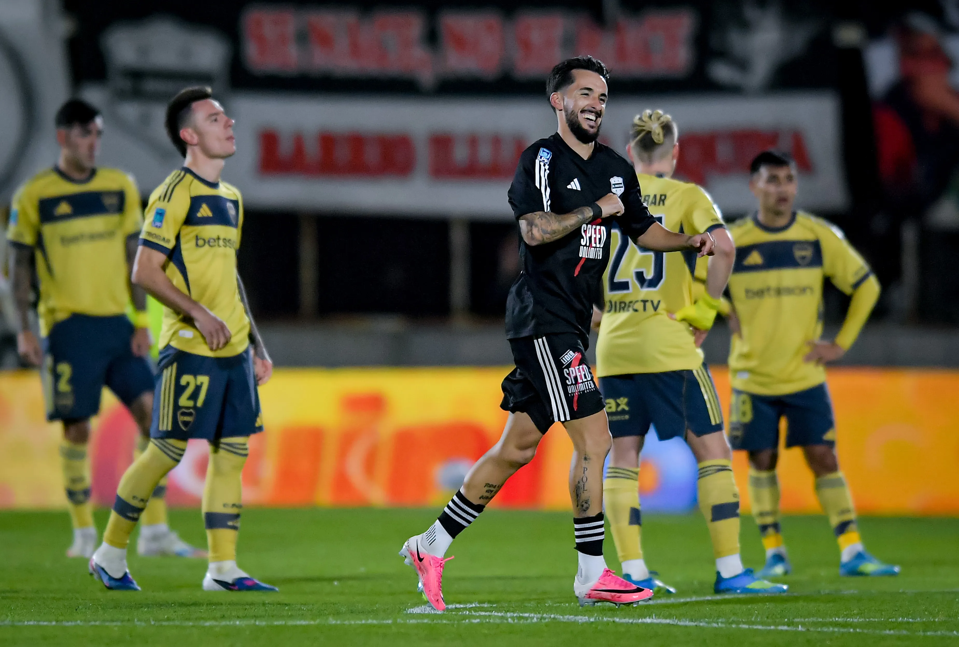 Riestra goleó a Boca en el Bajo Flores. (Foto: Getty).