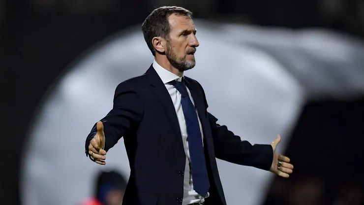 Rodolfo Arruabarrena, tras la derrota con Riestra, admitió que con Juan Román Riquelme están buscando un 9 para Boca.