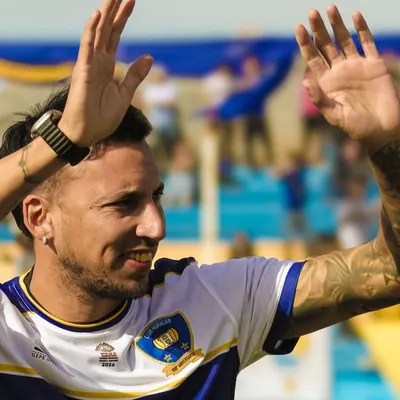 Vangioni, de azul y amarillo: a los 39 años, jugará en el Federal Amateur