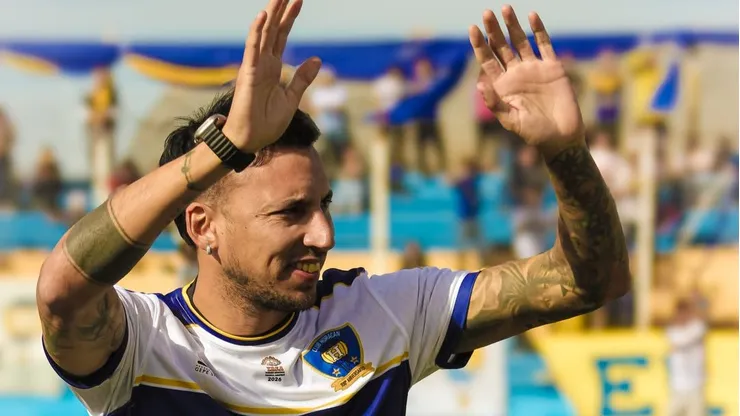 Vangioni, de azul y amarillo: a los 39 años, jugará en el Federal Amateur