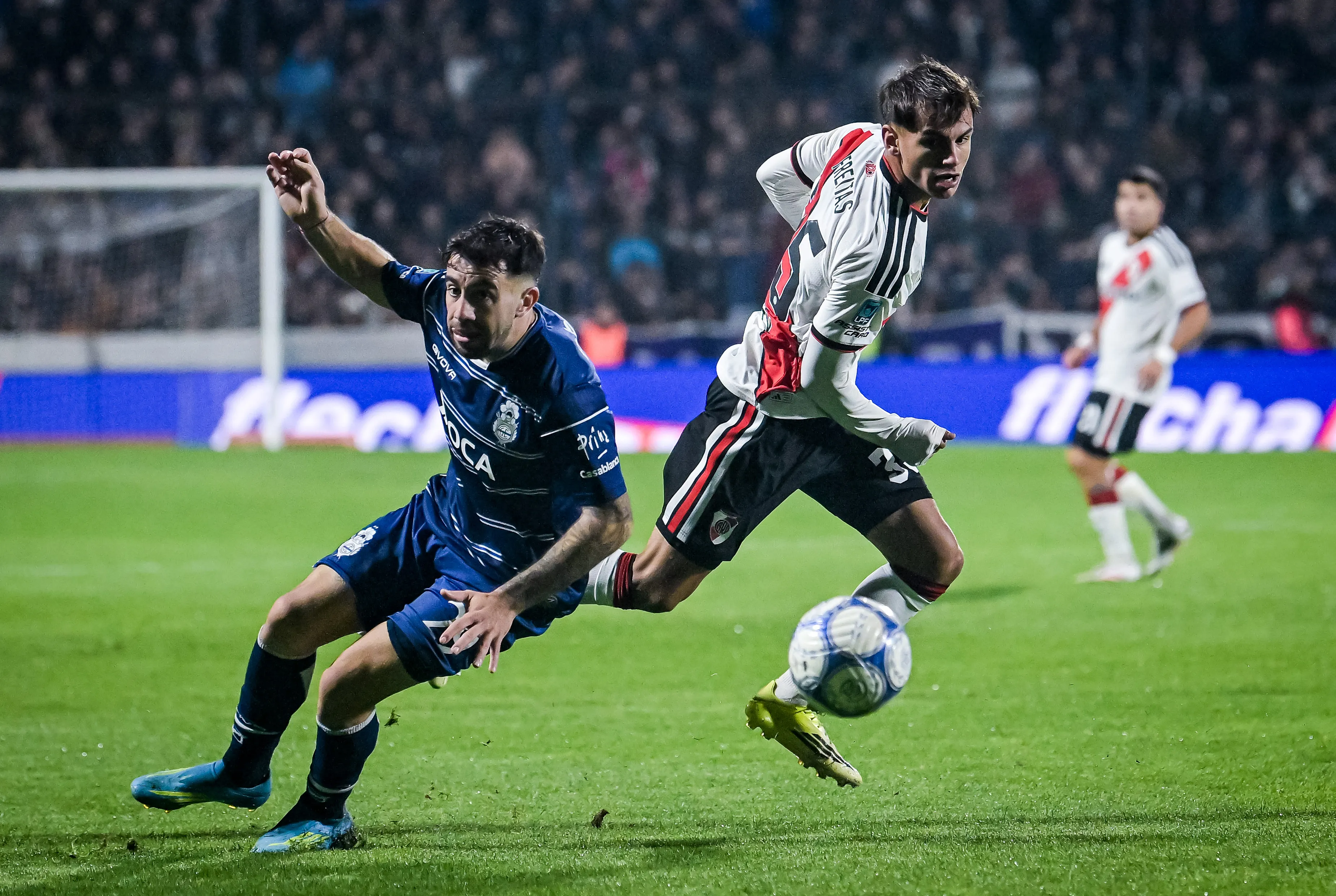 Freitas ante Gimnasia. (Foto: Getty).