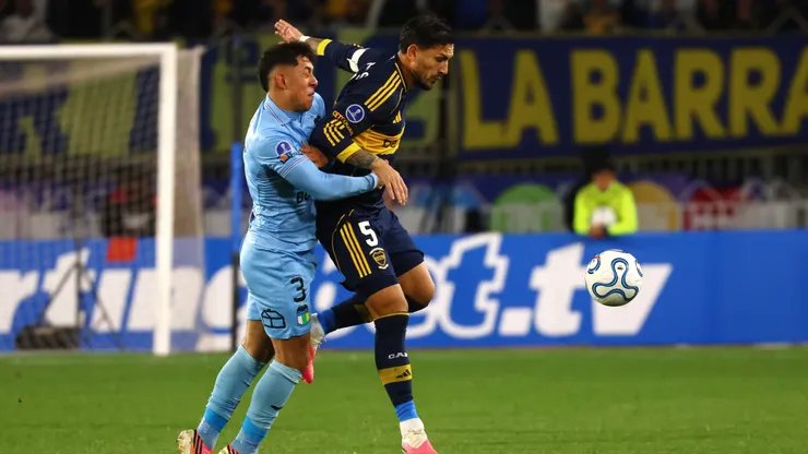 Leandro Paredes disputando una pelota en Rancagua.