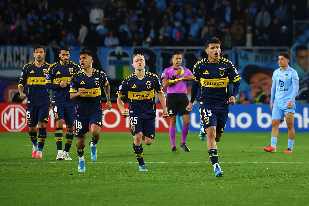 Los futbolistas de Boca tras vencer en penales a O’Higgins. (Getty Images)