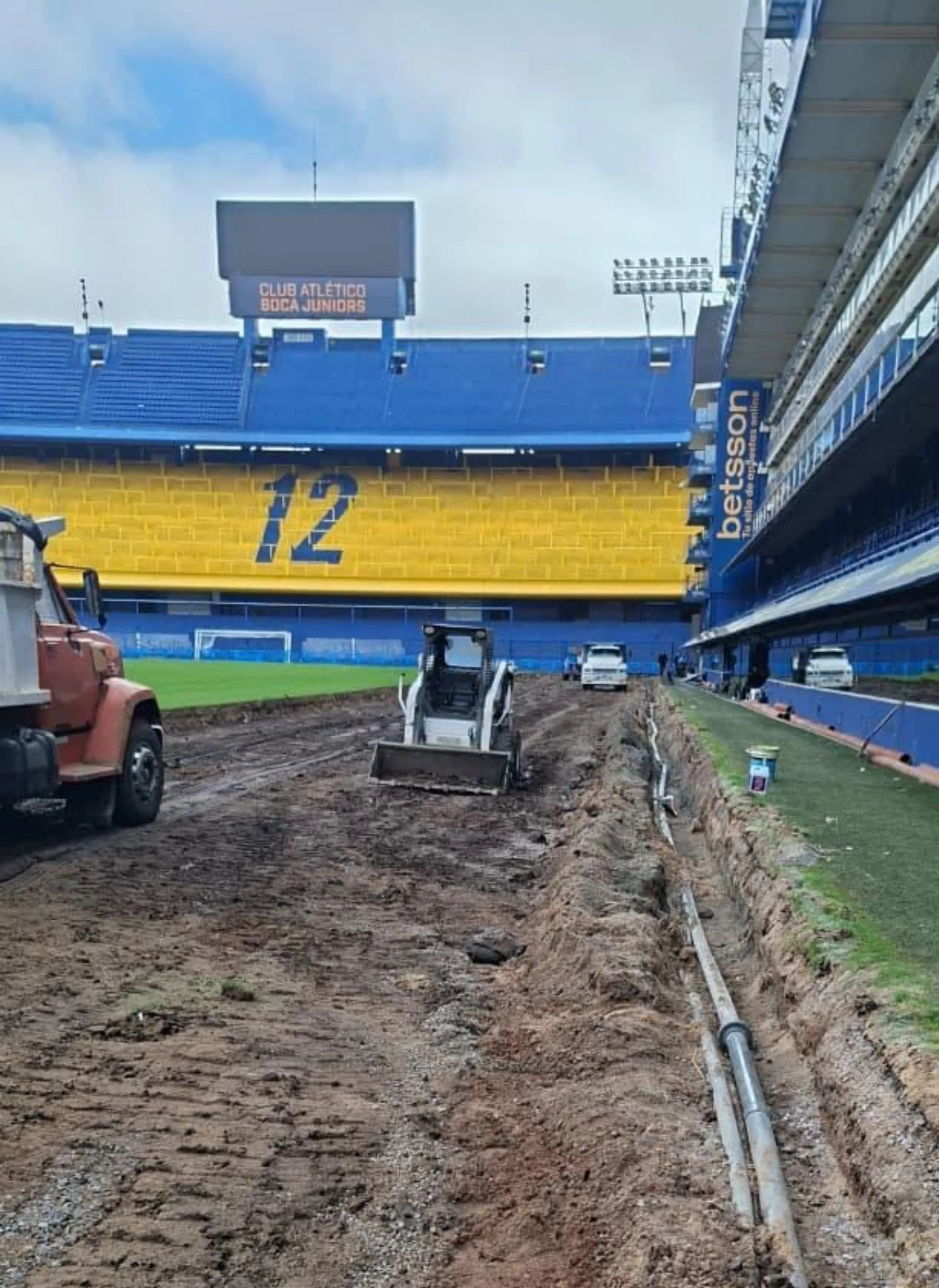 La obra en el césped de La Bombonera.