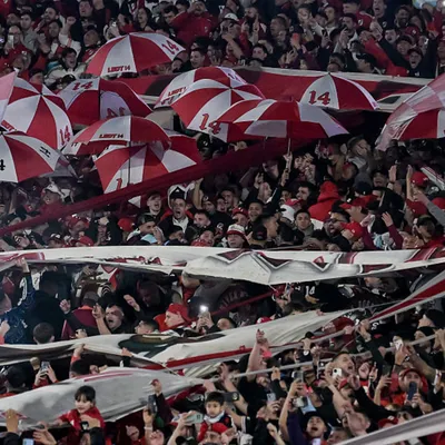 Los hinchas de River liquidaron a un titular: "Al container de Cantilo"