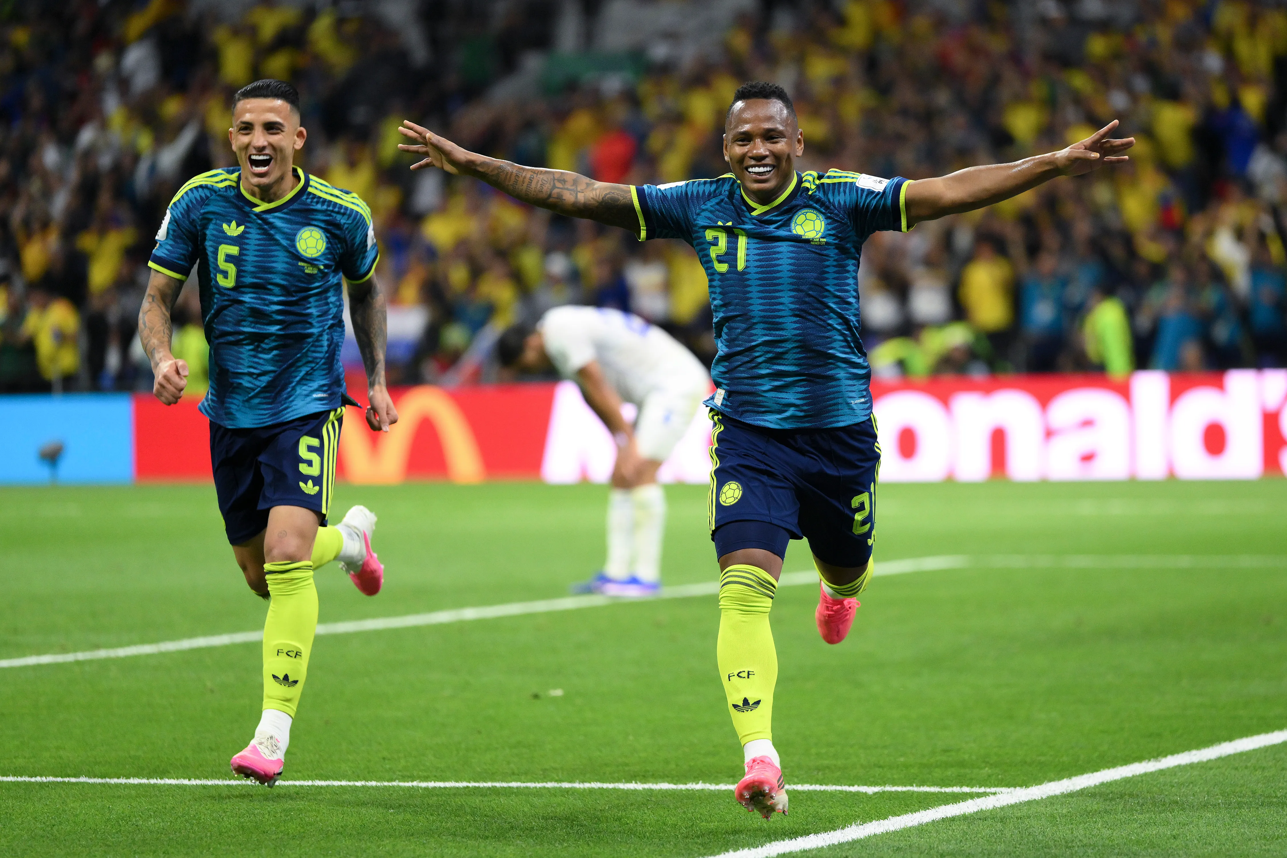 Castaño y Campaz en el duelo mundialista ante Uzbekistán. (Foto: Getty).
