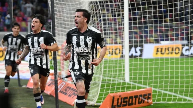 El festejo de Michael Santos.
