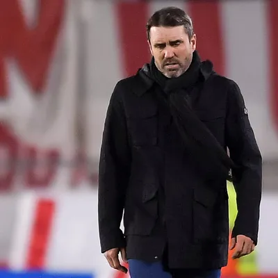 Los hinchas de River piden por su vuelta, pero una cláusula lo impide a corto plazo