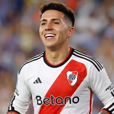 Almada firmó contrato con River